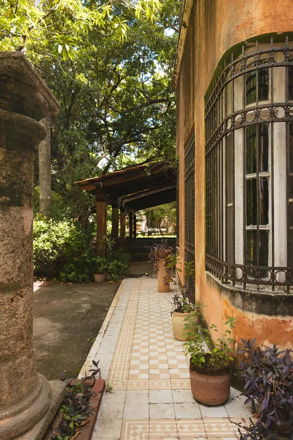La terraza con la reja